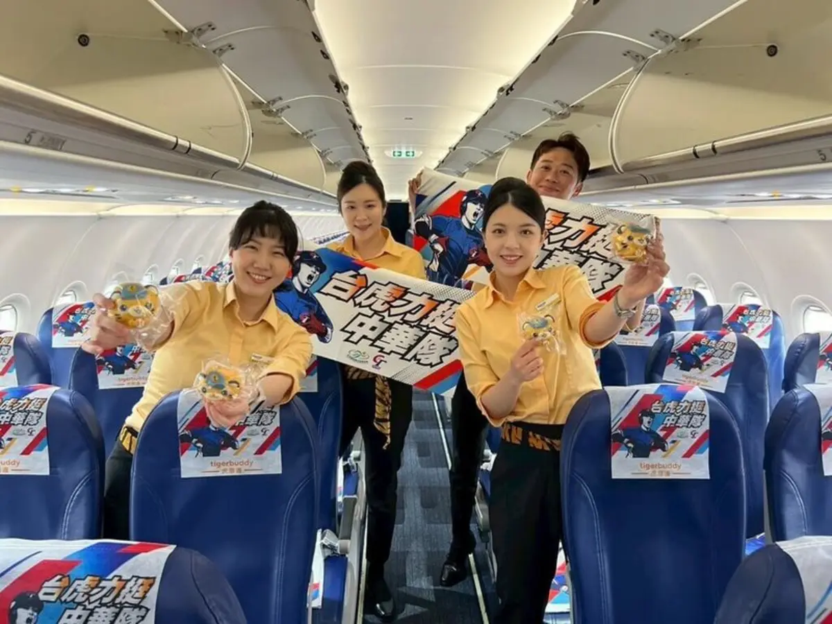 台灣虎航世界棒球經典賽應援主題航班的客艙佈置與機組人員